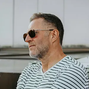 Headshot of Dean Hartley